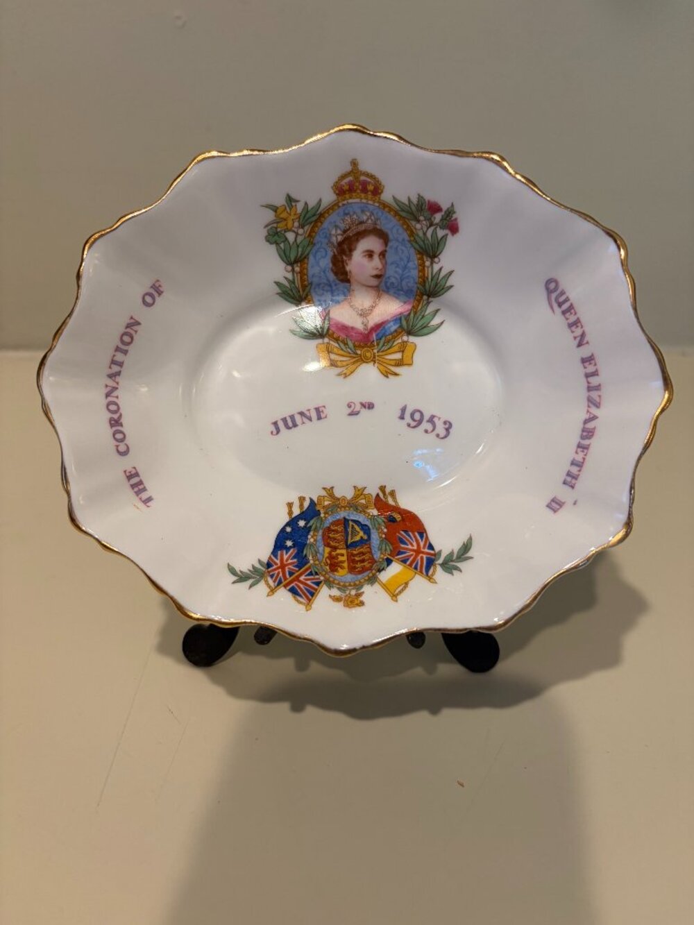 ROYAL STAFFORD FINE BONE CHINA QUEEN ELIZABETH II COMMEMORATIVE TRINKET BOWL 6"